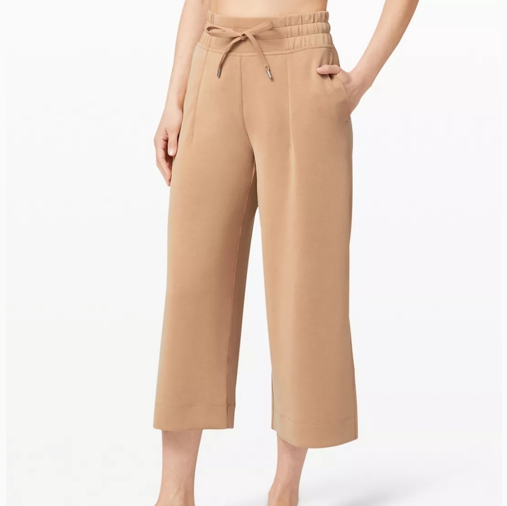 Lululemon Soft Ambition High-Rise Crop